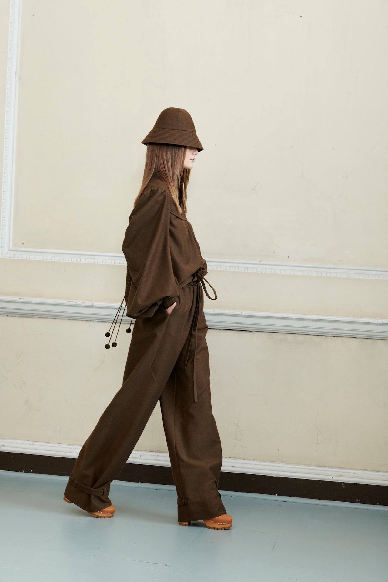 Manuela Trouser in Dark Khaki | Noon By Noor