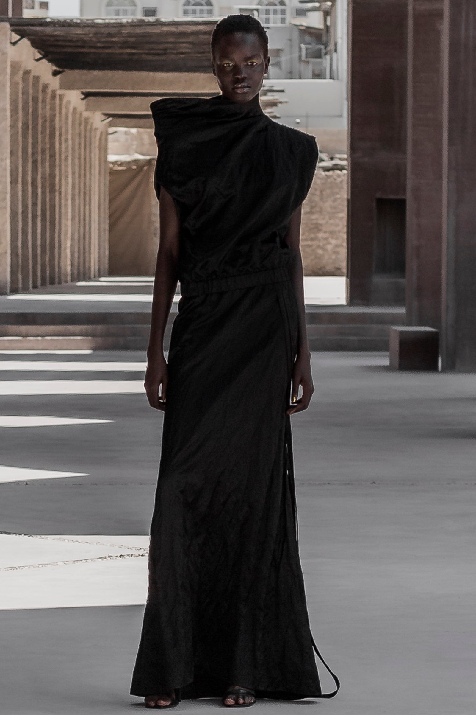 Devlyn Top in Noir | Noon By Noor